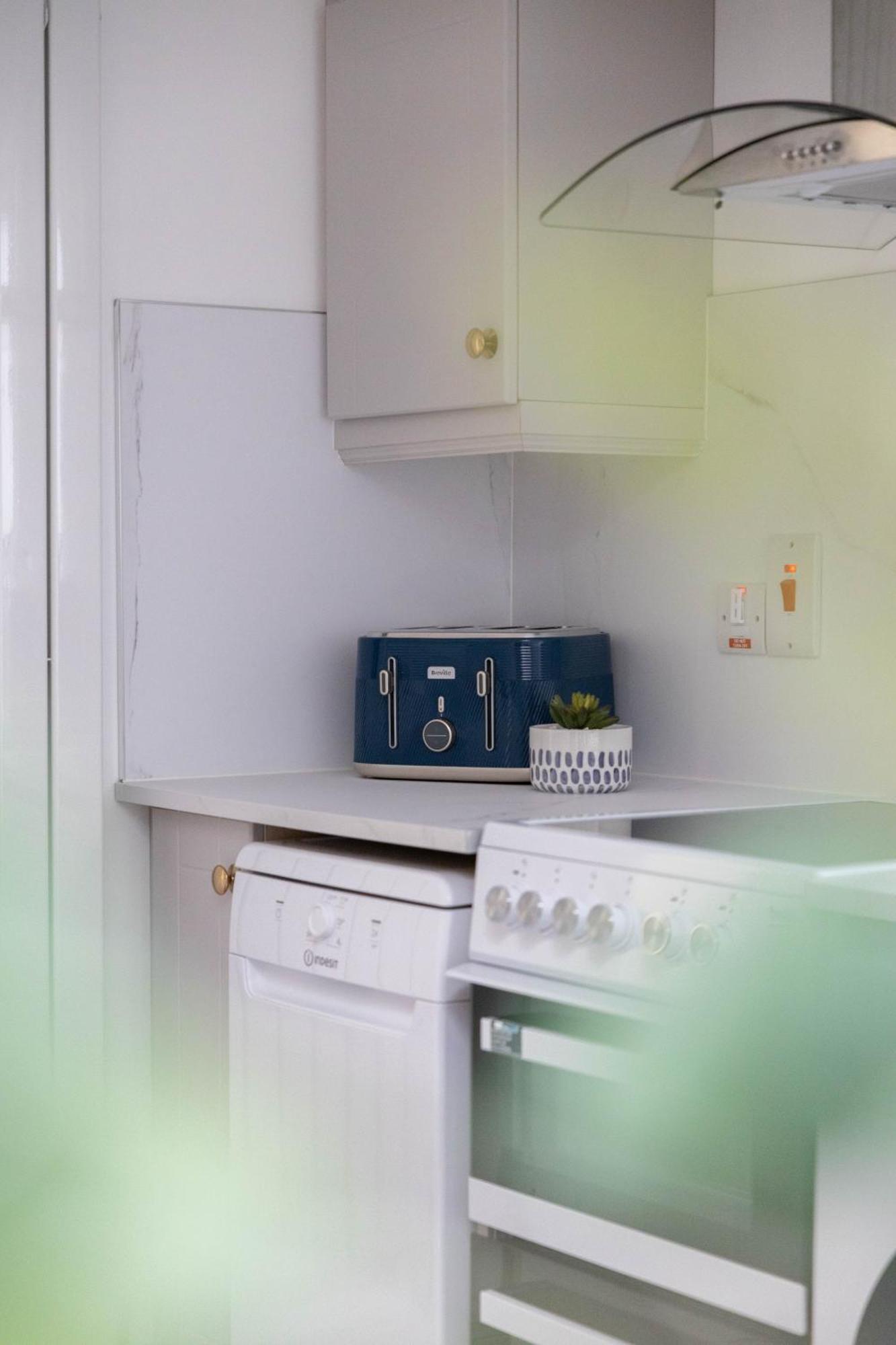 Luxury 1 Bed Apartment พอร์ตาดาวน์ ภายนอก รูปภาพ